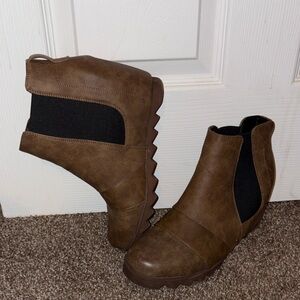 Chic Brown Ankle Booties with Elastic Panels